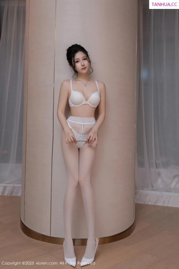 鱼子酱fish  [XiuRen]高清写真图 2025.02.19 No.9907 鱼子酱Fish 丝袜美腿第37张图片